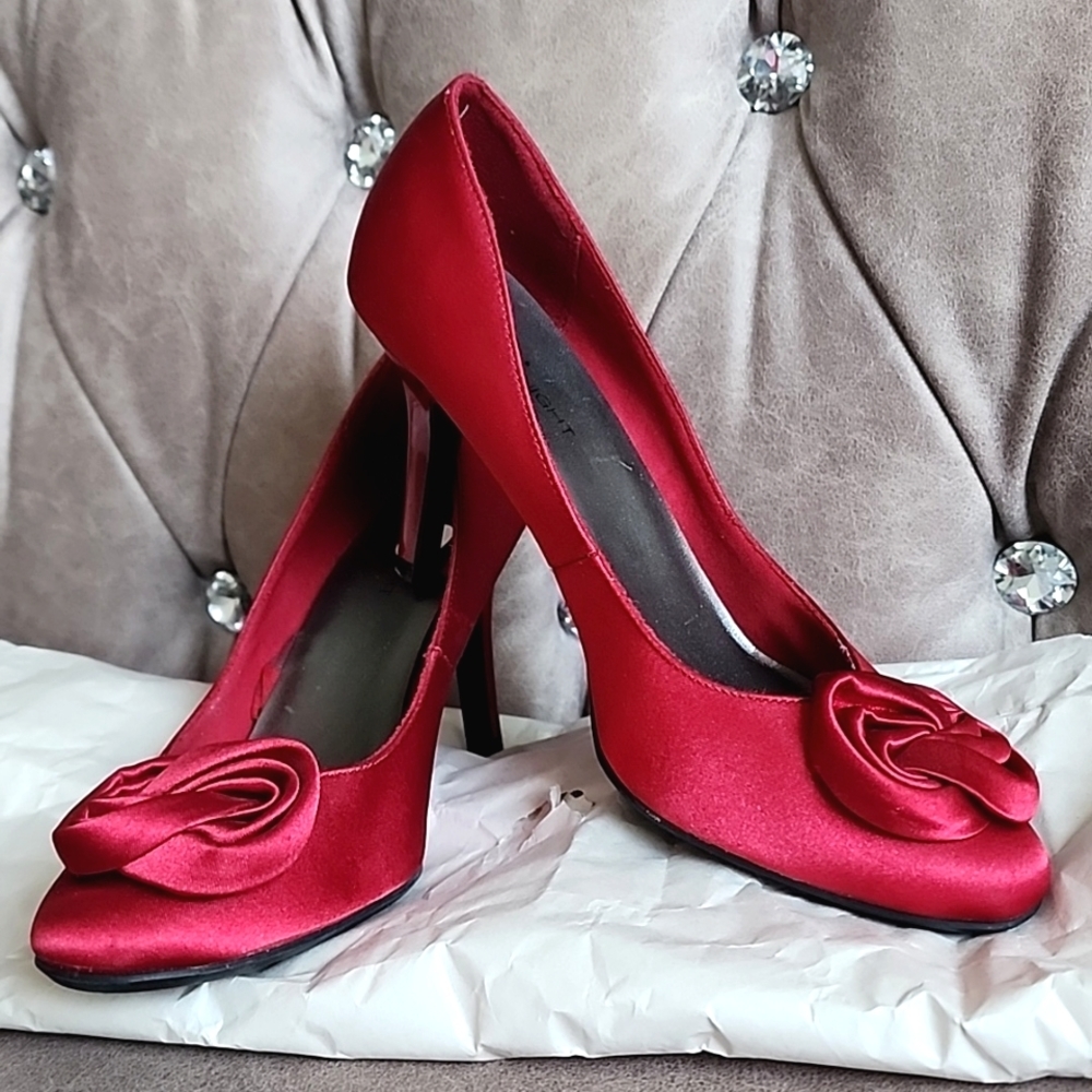 FIONI NIGHT, Satin Rosette Stilleto Pumps, Size 7.5😍